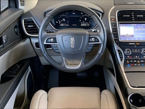 Used 2020 Lincoln Nautilus Reserve w/ Equipment Group 201A image 6