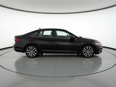 Used 2025 Volkswagen Jetta SE image 11