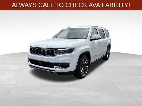 Used 2022 Jeep Wagoneer Series III w/ Premium Group I AWD/4WD image 3
