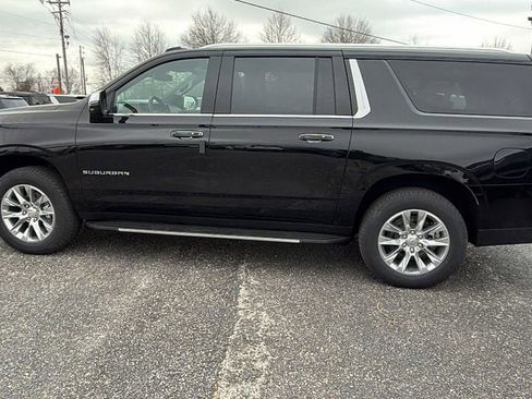 New 2026 Chevrolet Suburban Premier image 9