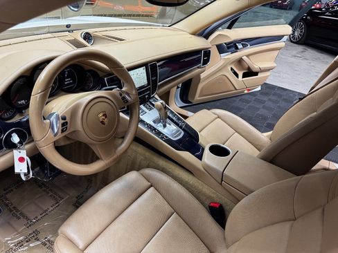 Used 2015 Porsche Panamera 4 image 31
