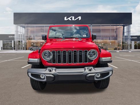 Used 2025 Jeep Wrangler Unlimited Sahara AWD/4WD image 7