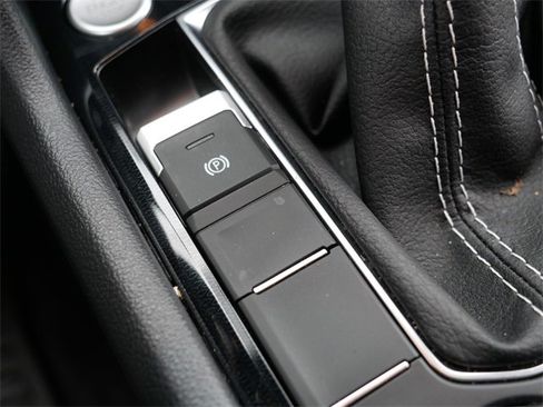 Certified 2025 Volkswagen Taos SE image 32