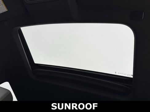 Used 2025 Chevrolet Silverado 2500 ZR2 w/ Technology Package image 12