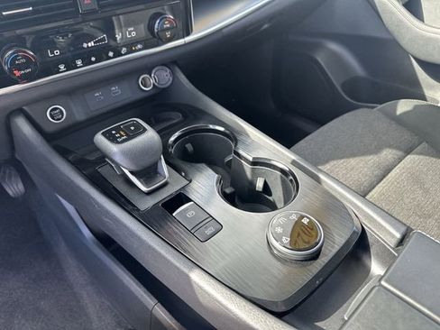 Certified 2022 Nissan Rogue SV image 26