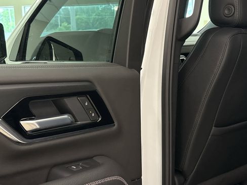 Used 2026 GMC Yukon Denali w/ Sun & Power Step Package AWD/4WD image 15