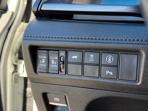 Used 2022 Honda Odyssey Elite image 16