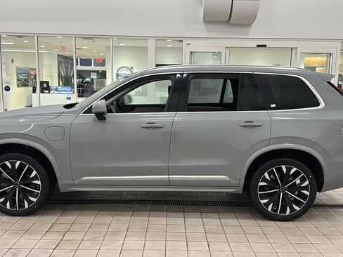 New 2026 Volvo XC90 T8 Plus w/ Protection Package Premier image 8