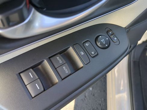 Used 2017 Honda CR-V EX image 19