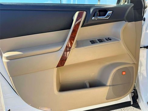 Used 2012 Toyota Highlander Limited image 17