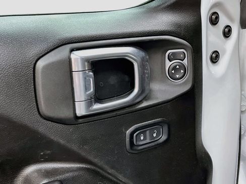 Used 2024 Jeep Gladiator Mojave w/ Technology Group AWD/4WD image 18