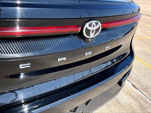 Certified 2023 Toyota Crown XLE image 30