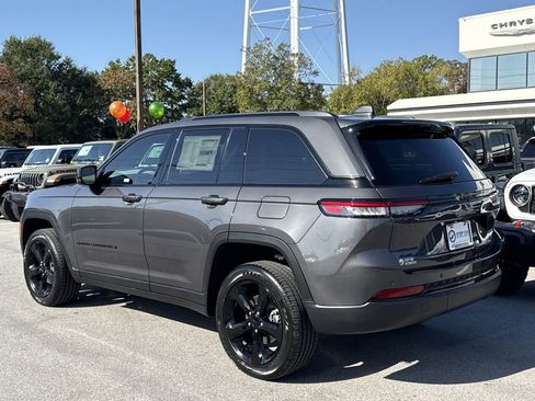 New 2025 Jeep Grand Cherokee Altitude AWD/4WD image 7