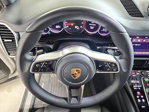 Used 2023 Porsche Cayenne AWD/4WD image 19