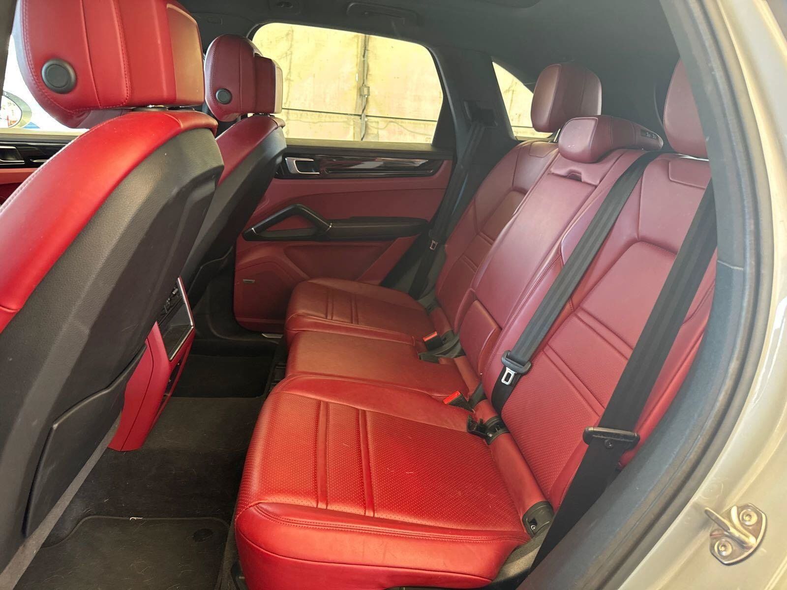 Used 2021 Porsche Cayenne S AWD/4WD image 5