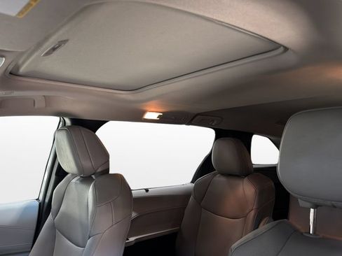 Used 2025 Toyota Sienna XLE FWD image 38