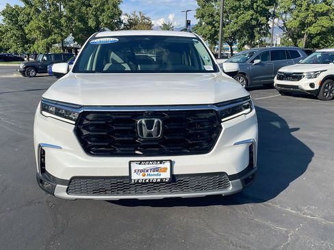 Used 2025 Honda Pilot Elite image 2
