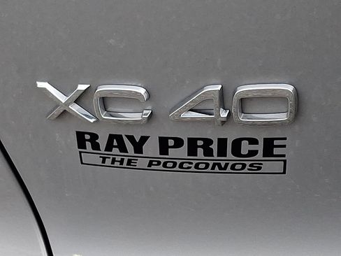 Certified 2025 Volvo XC40 B5 Plus image 30