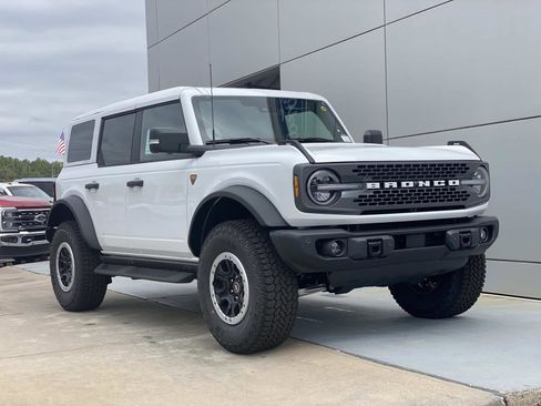 New 2025 Ford Bronco Badlands image 1