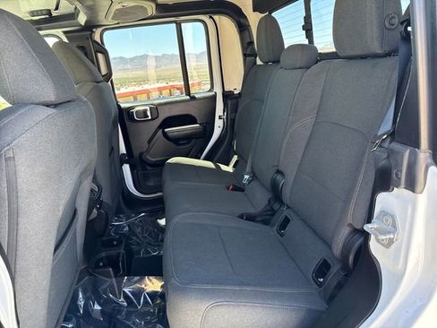 Used 2025 Jeep Gladiator Sport AWD/4WD image 27