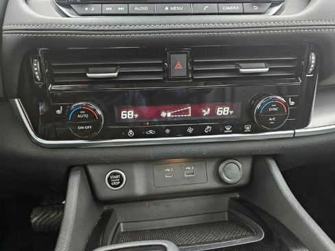 Used 2021 Nissan Rogue SV w/ Premium Package image 12