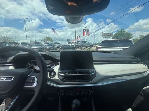 Used 2025 Jeep Compass Limited AWD/4WD image 32