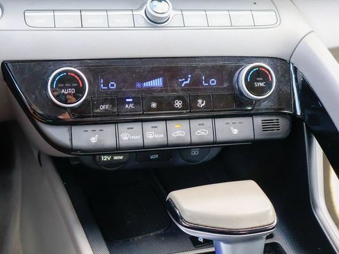 Used 2025 Hyundai Elantra SEL FWD image 15