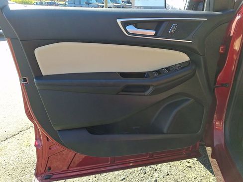 Used 2018 Ford Edge SEL w/ Equipment Group 201A FWD image 12