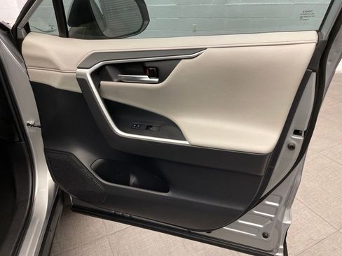 Used 2022 Toyota RAV4 Limited AWD/4WD image 26