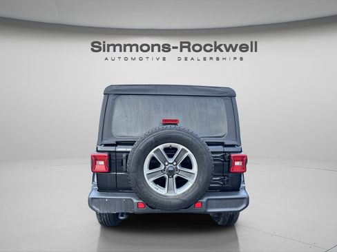 Used 2022 Jeep Wrangler Unlimited Sahara w/ LED Lighting Group image 9