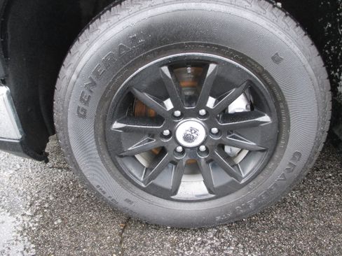 Used 2022 GMC Sierra 1500 SLE image 9