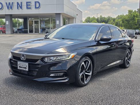 Used 2018 Honda Accord Sport image 2
