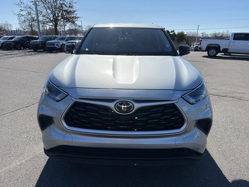 Used 2022 Toyota Highlander L image 2
