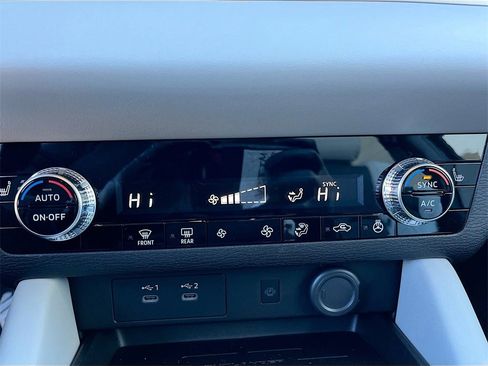 New 2026 Mitsubishi Outlander SE image 16