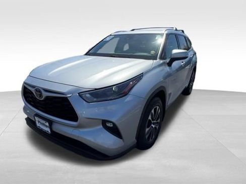 Used 2021 Toyota Highlander XLE image 4