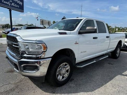 Used 2022 RAM 2500 Tradesman w/ Chrome Appearance Group AWD/4WD image 3