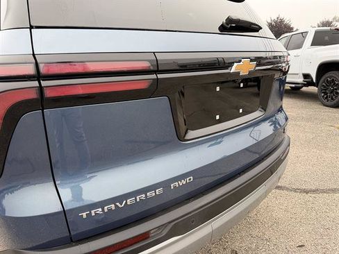 Used 2026 Chevrolet Traverse LT AWD/4WD image 25