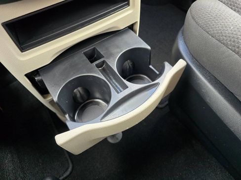 Used 2018 Dodge Grand Caravan SE w/ UConnect Hands-Free Group FWD image 17