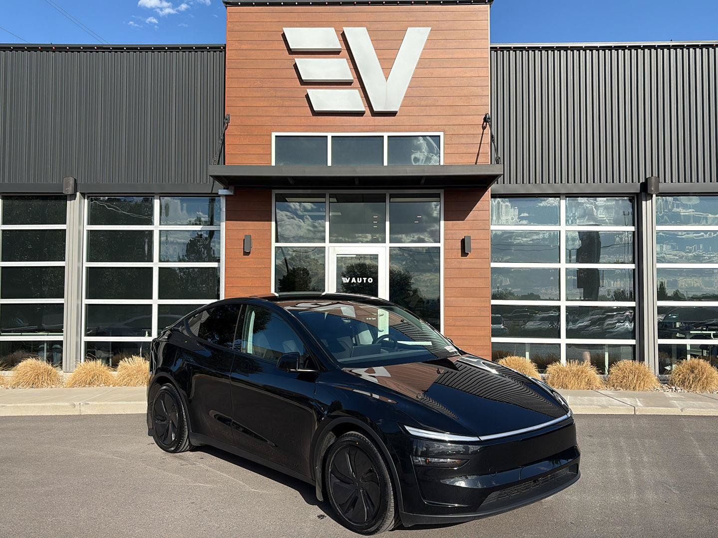 Used 2026 Tesla Model Y Long Range AWD/4WD image 1
