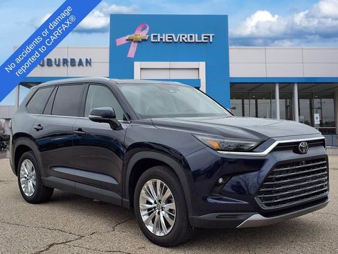 Used 2025 Toyota Grand Highlander Platinum image 3