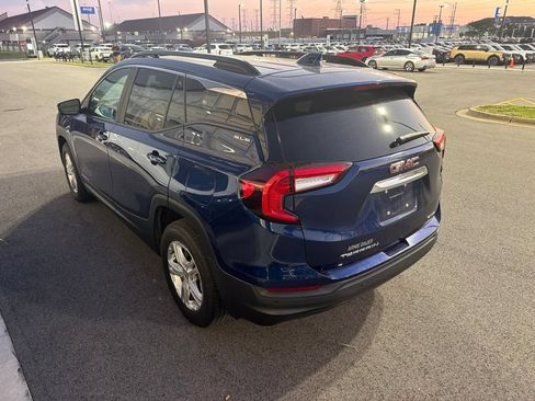 Used 2022 GMC Terrain SLE w/ Driver Convenience Package AWD/4WD image 4