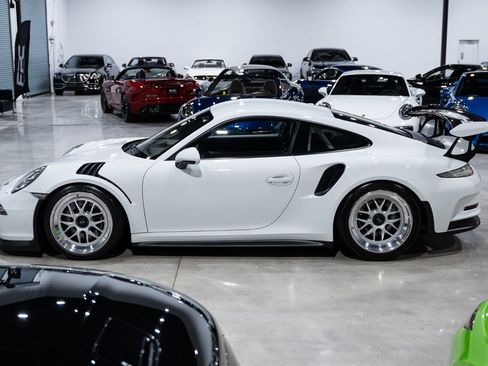 Used 2016 Porsche 911 GT3 RS image 3
