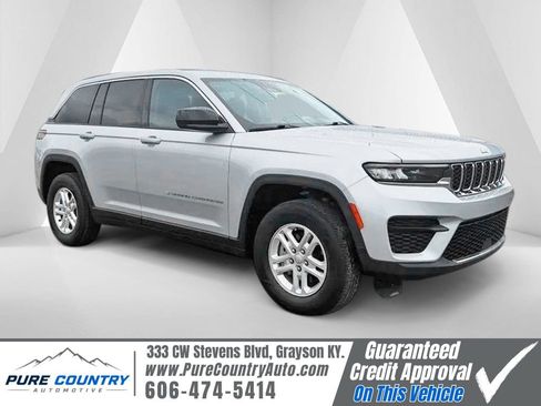 Used 2022 Jeep Grand Cherokee Laredo w/ Luxury Tech Group I AWD/4WD image 1