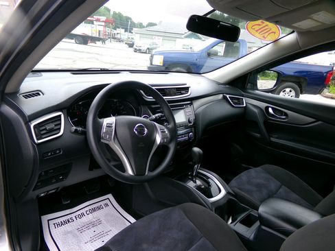 Used 2015 Nissan Rogue SV image 13