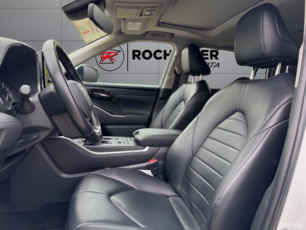 Certified 2022 Toyota Highlander XLE AWD/4WD image 10