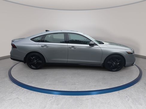 Used 2024 Honda Accord Sport image 4