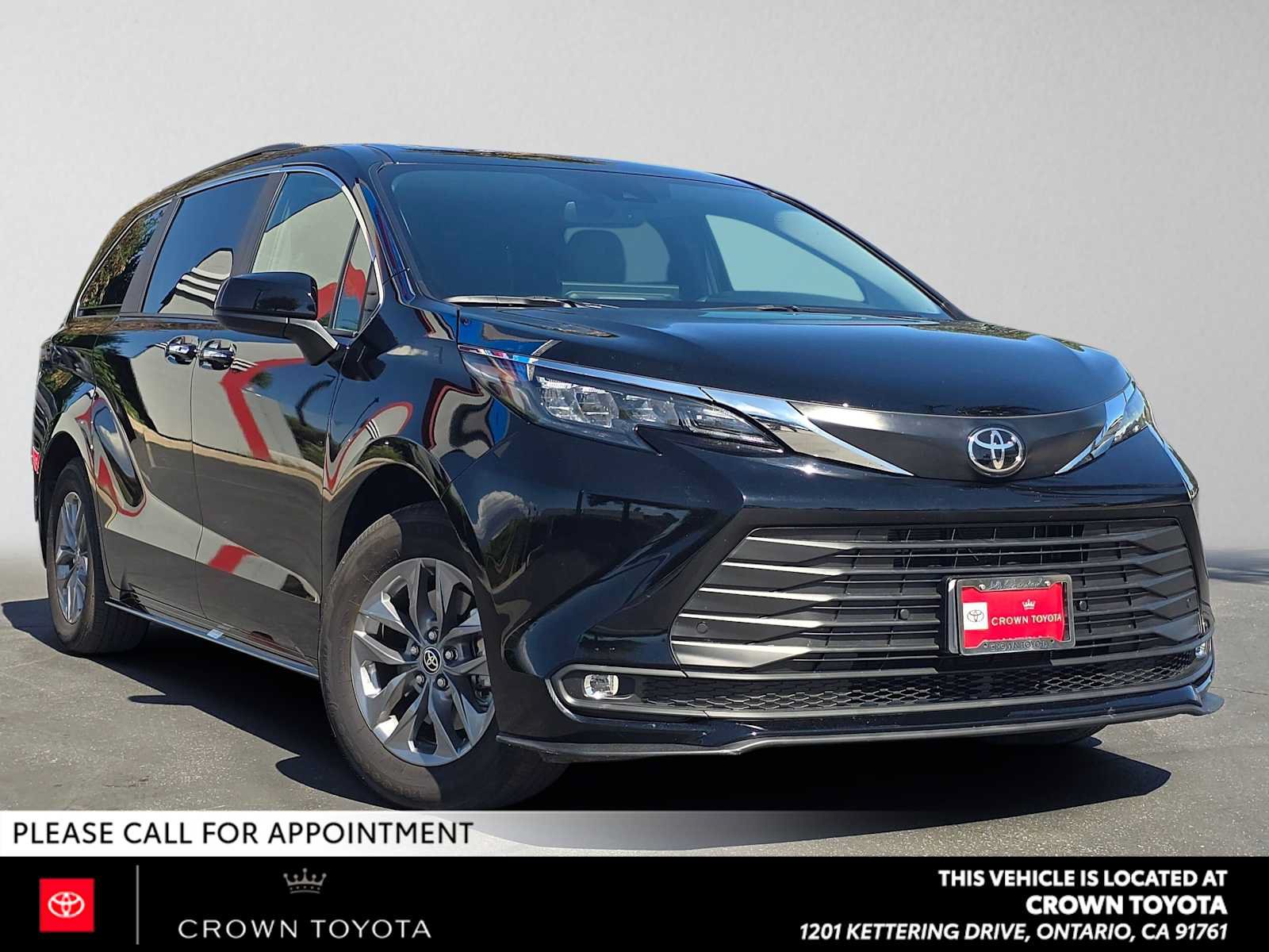 Used 2026 Toyota Sienna XLE FWD image 1