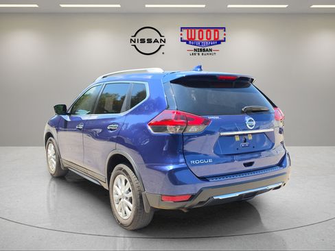 Used 2018 Nissan Rogue SV w/ Premium Package AWD/4WD image 4