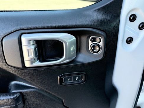 Used 2024 Jeep Wrangler Sport S image 10