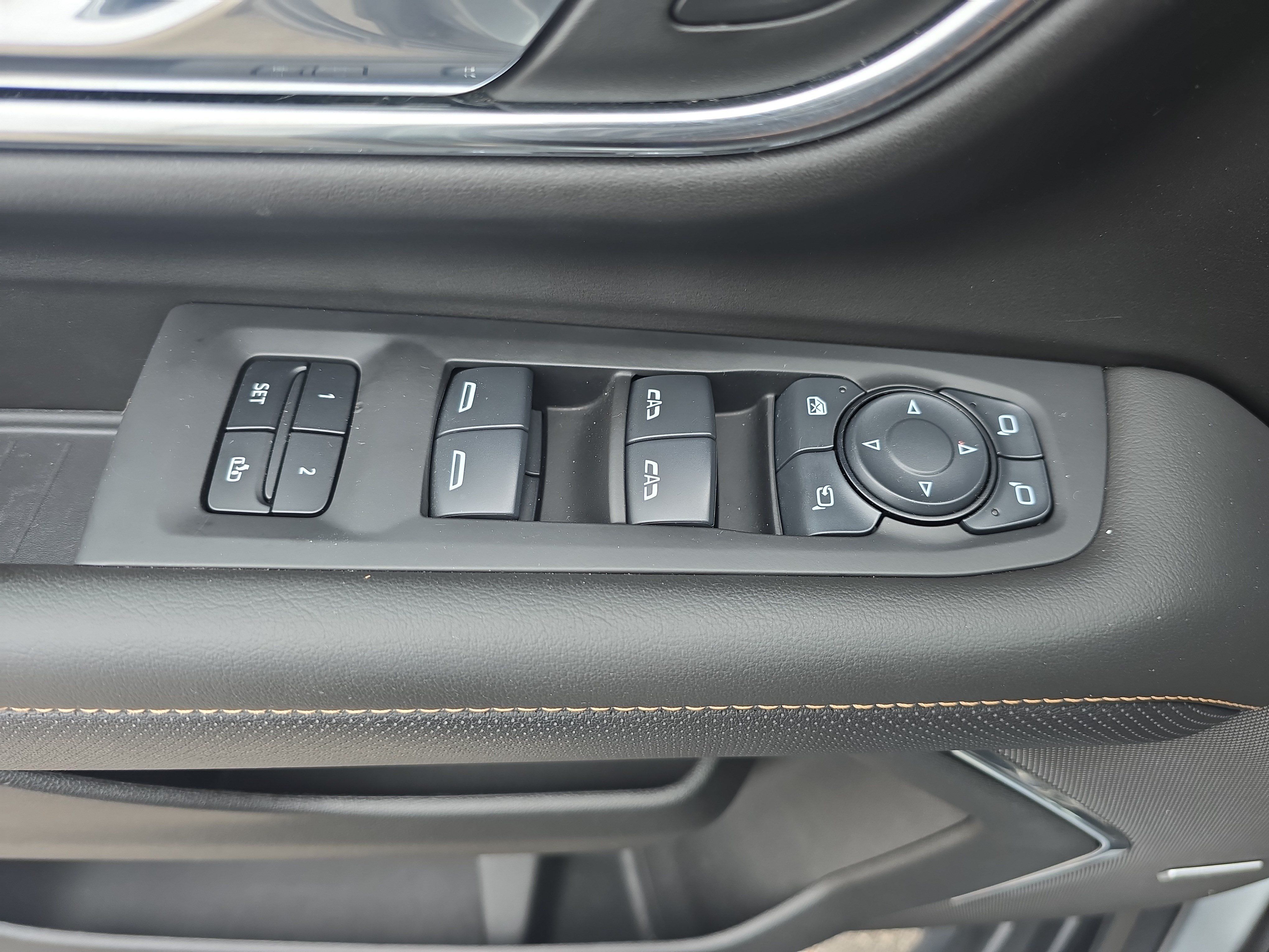 Used 2024 GMC Yukon XL AT4 w/ Technology Package AWD/4WD image 28